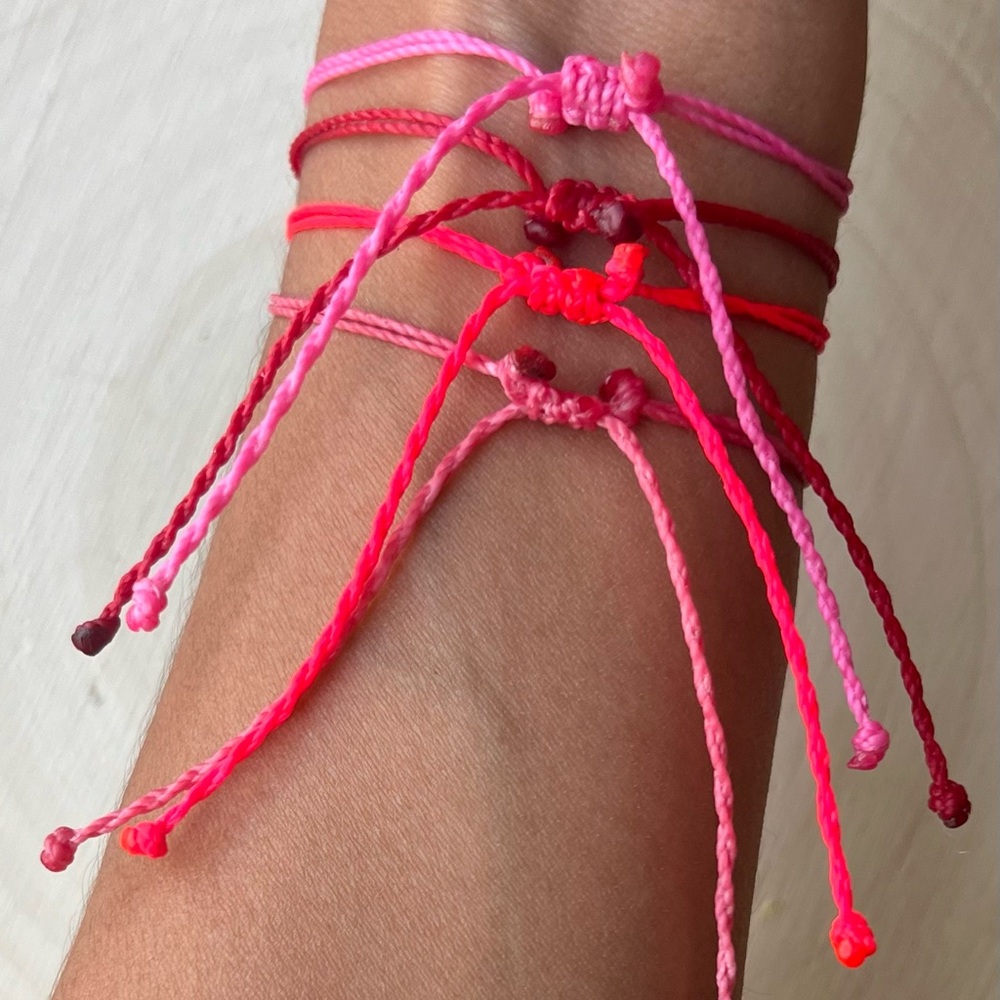 ❤️💗NEW Love/ heart set of 4 Handmade string adjustable bracelets 🫶 - Picture 4 of 8